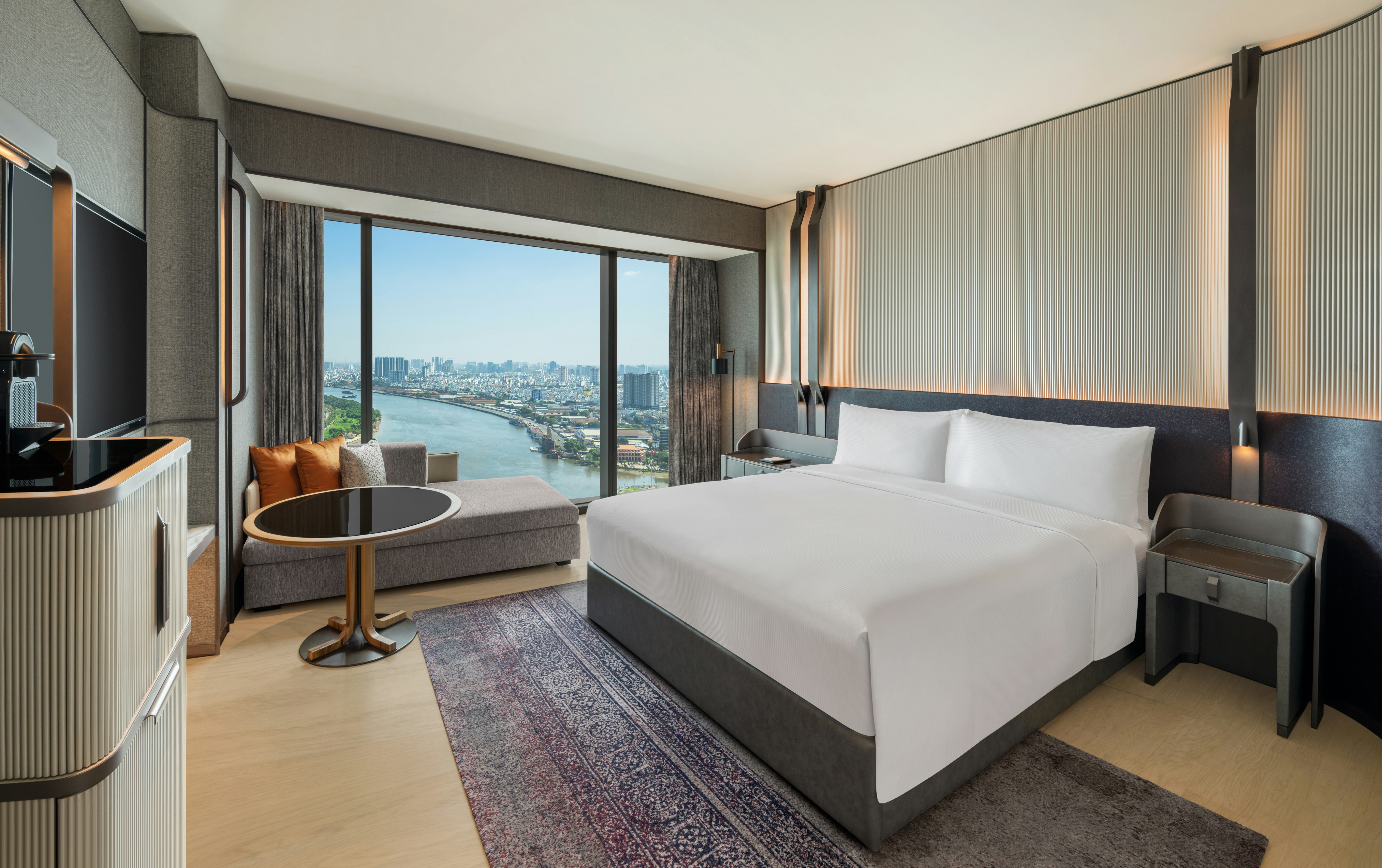 EXECUTIVE, KING BED
