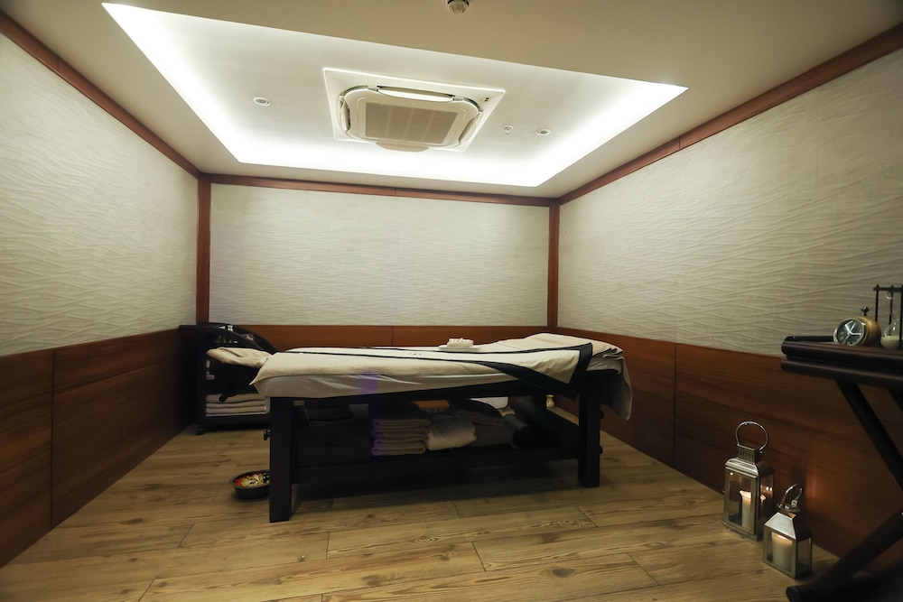 Hyatt Place Hyderabad Banjara Hills 28/54