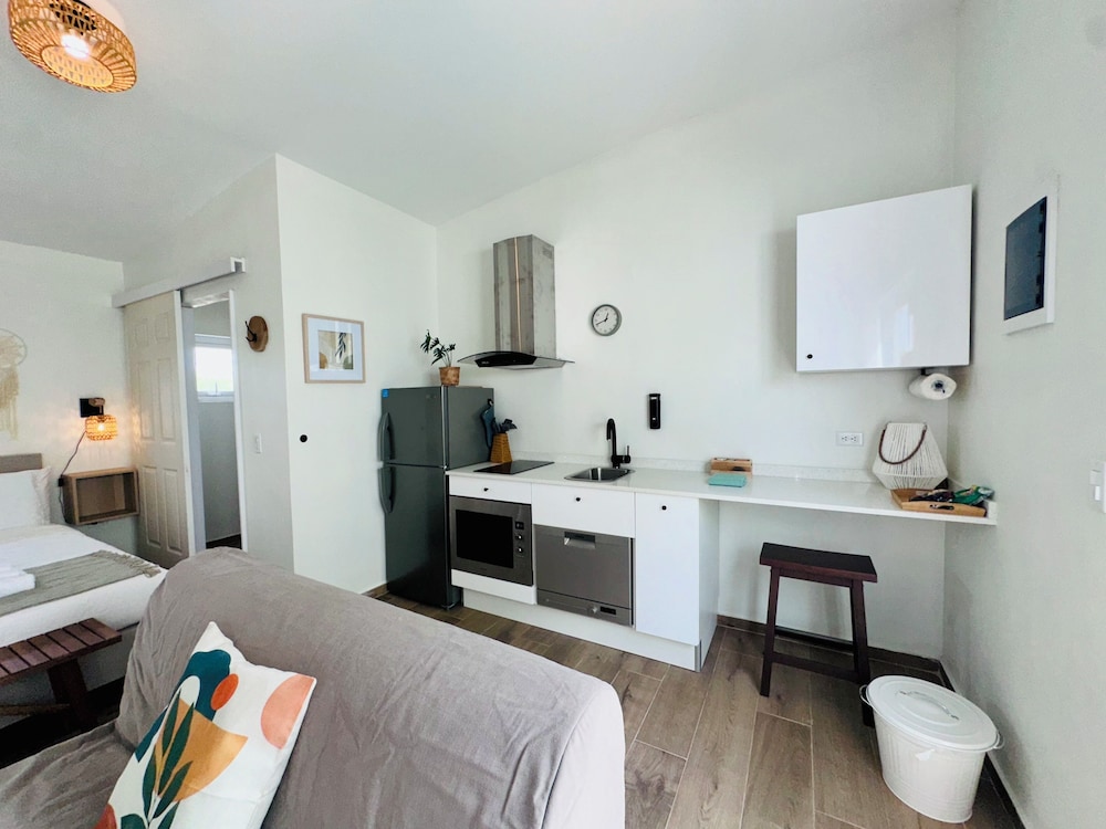 The Vistalmar Ocean View Apartments 12/50