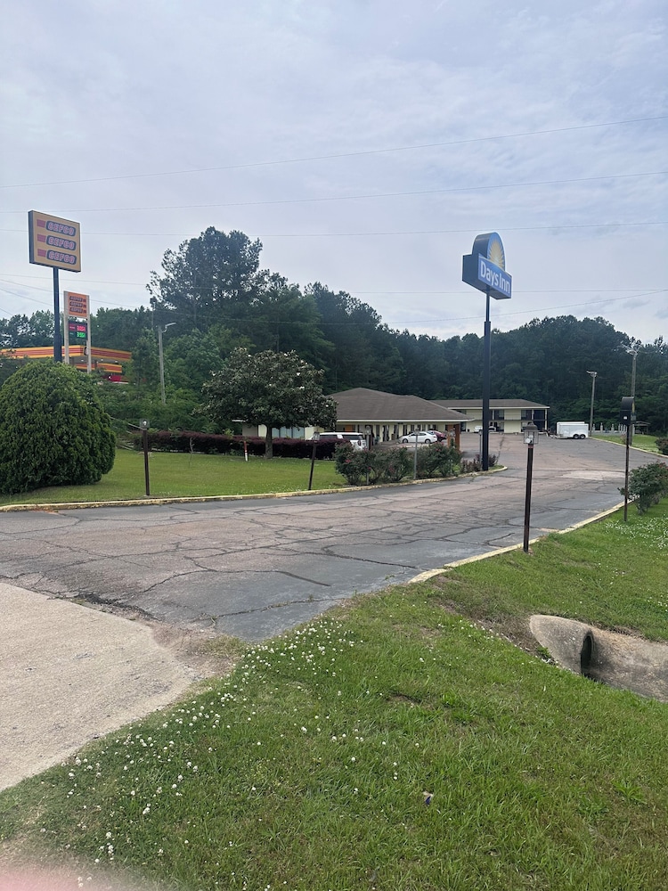 Days Inn by Wyndham Newton MS/I-20 17/23