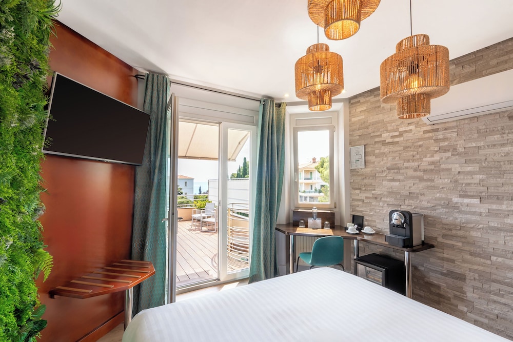 جناح جونيور بسرير كوين بإطلالة على البحر بشرفة، Best Western Plus La Rade 2/10
