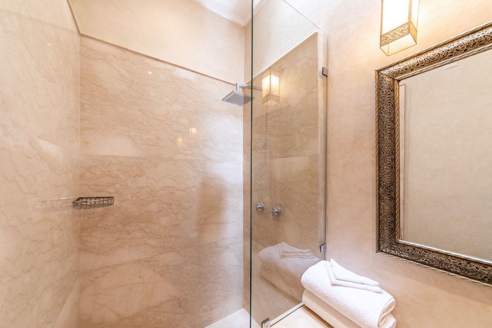 Riad Tahili 47/50