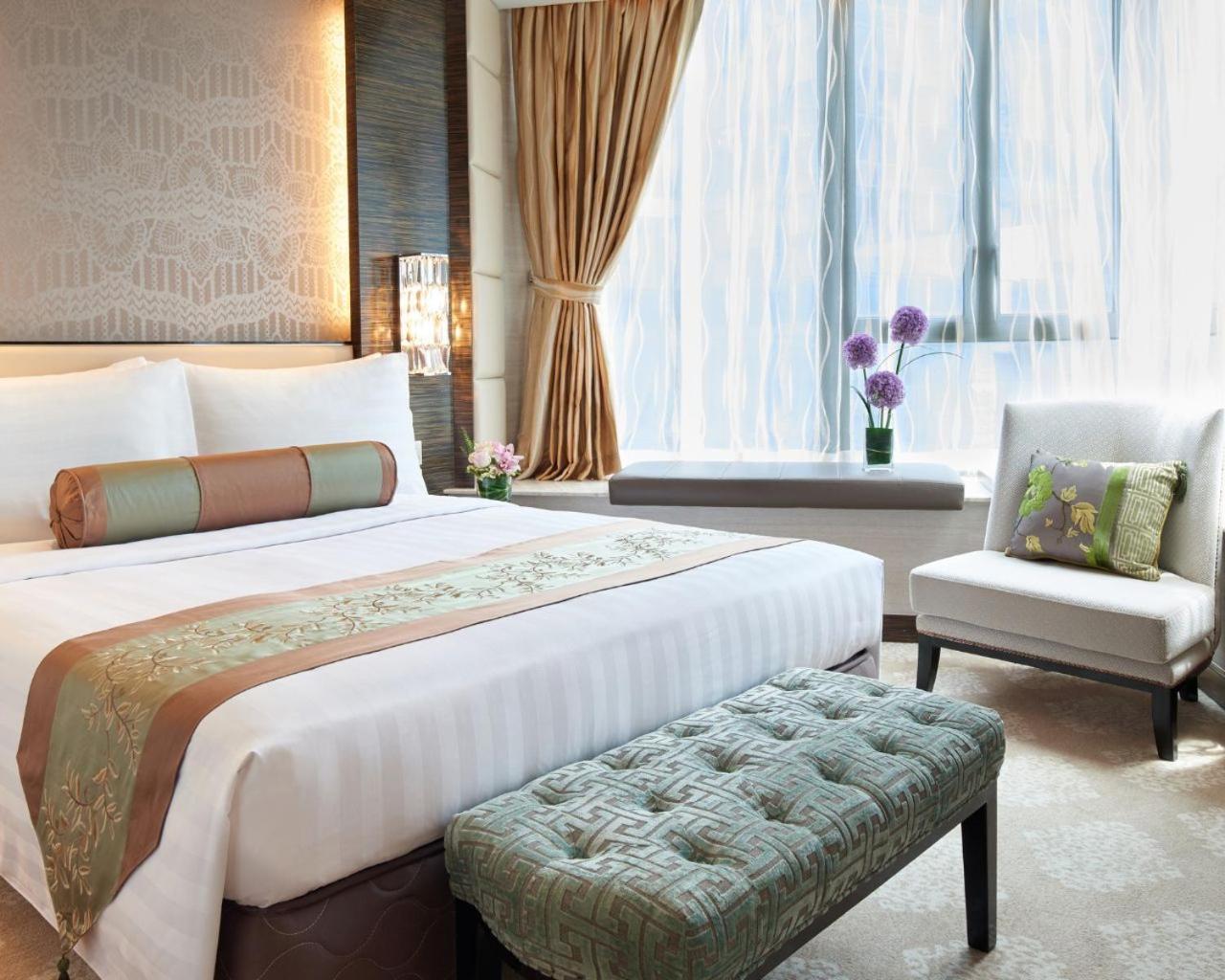 SUPERIOR, SUITE, DOUBLE OR TWIN BED