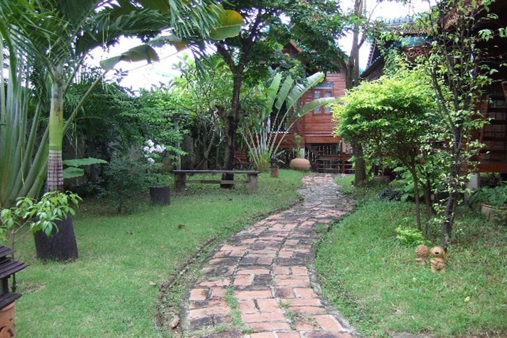T.R. Guesthouse 61/68