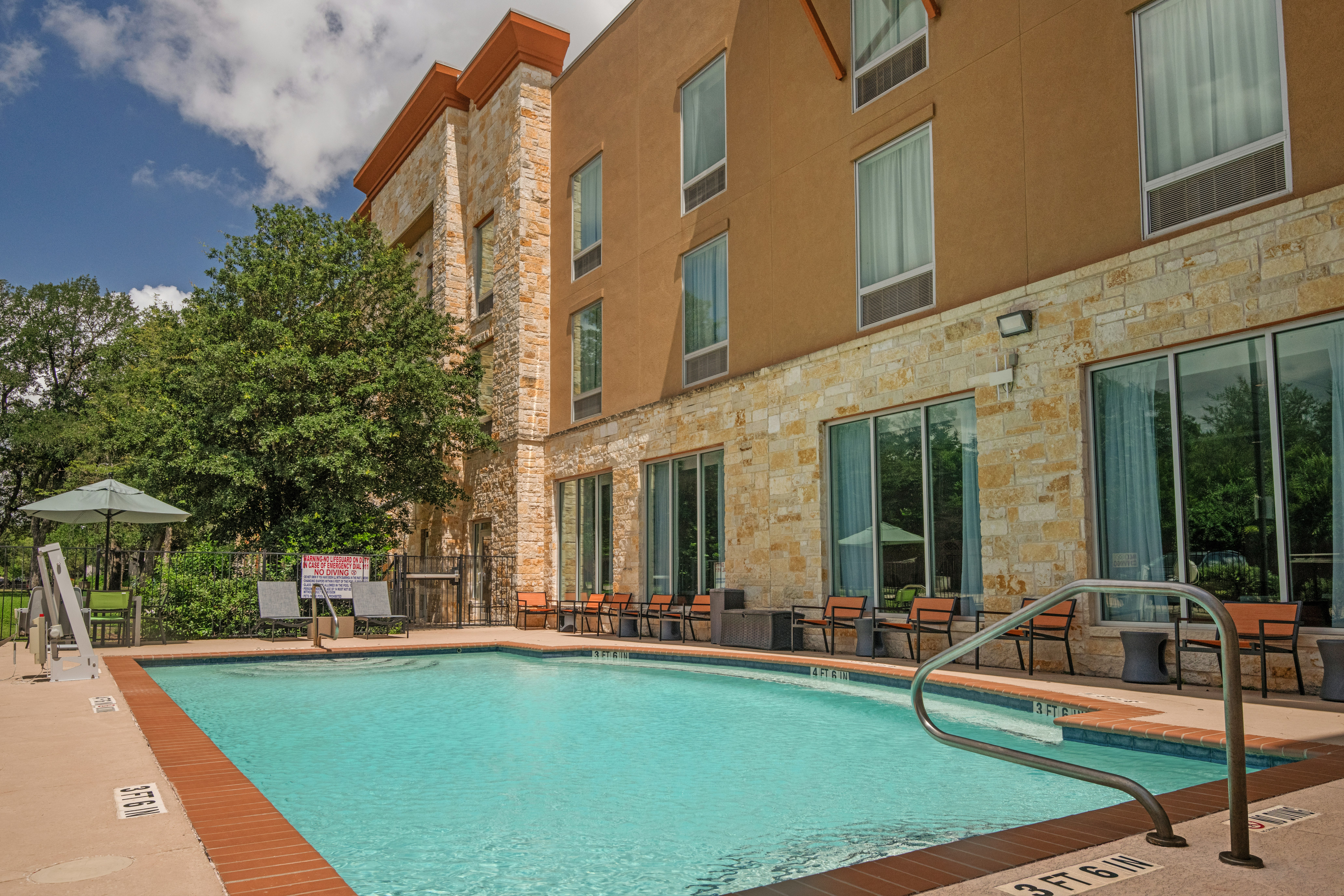 HAMPTON INN AUSTIN/OAK HILL 59/64