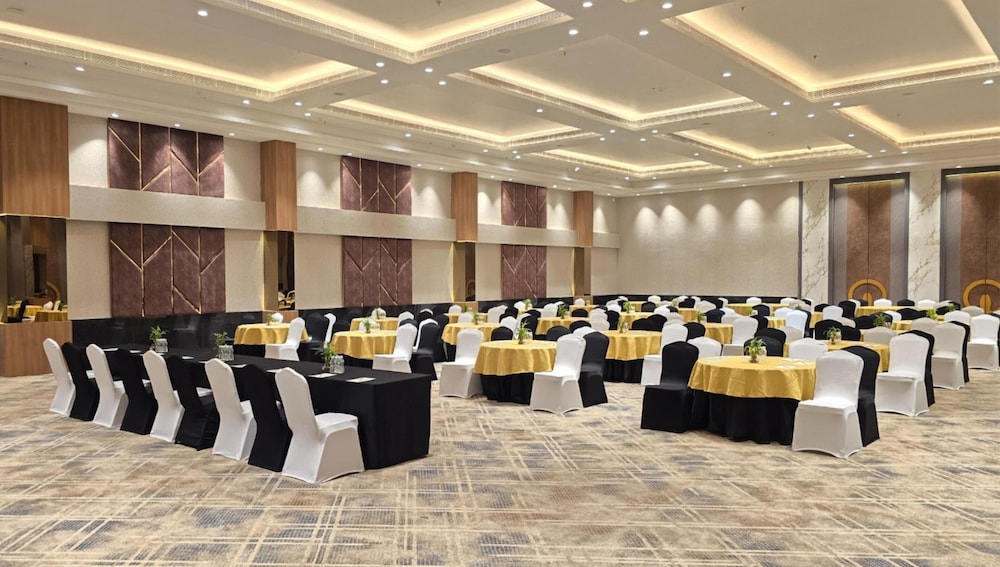 D Square Statue of Unity Kevadia, a member of Radisson Individuals 34/50
