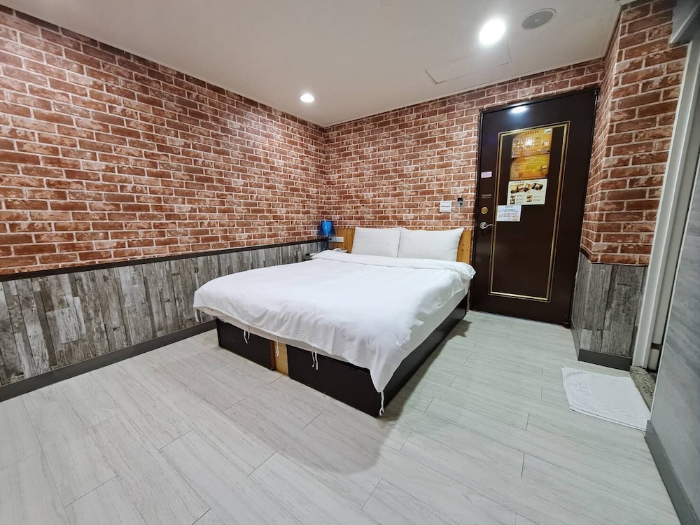 Bin City Hotel 17/50