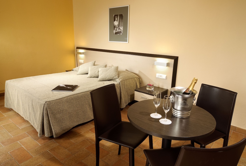 Hotel Praga 1 40/44