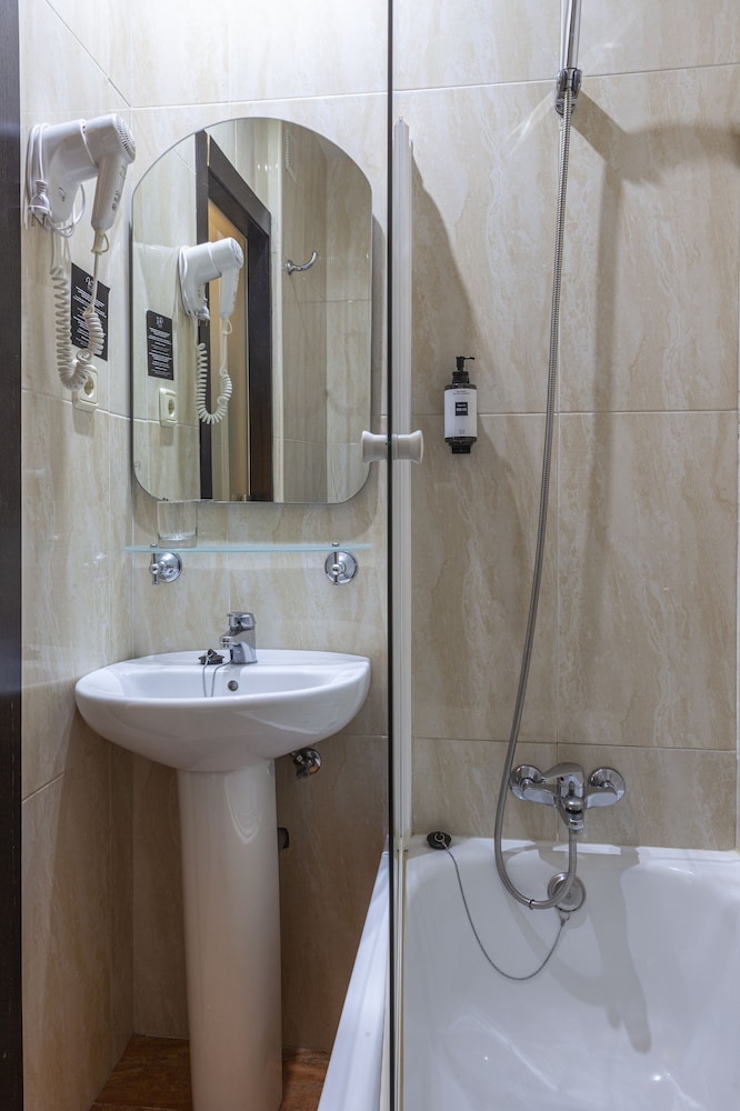 Macia Plaza 57/60