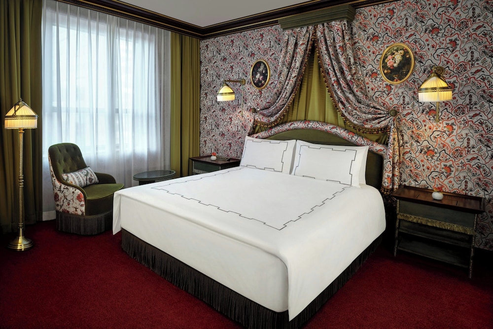 Boutique, Junior Suite, King Bed, City View, Corner
