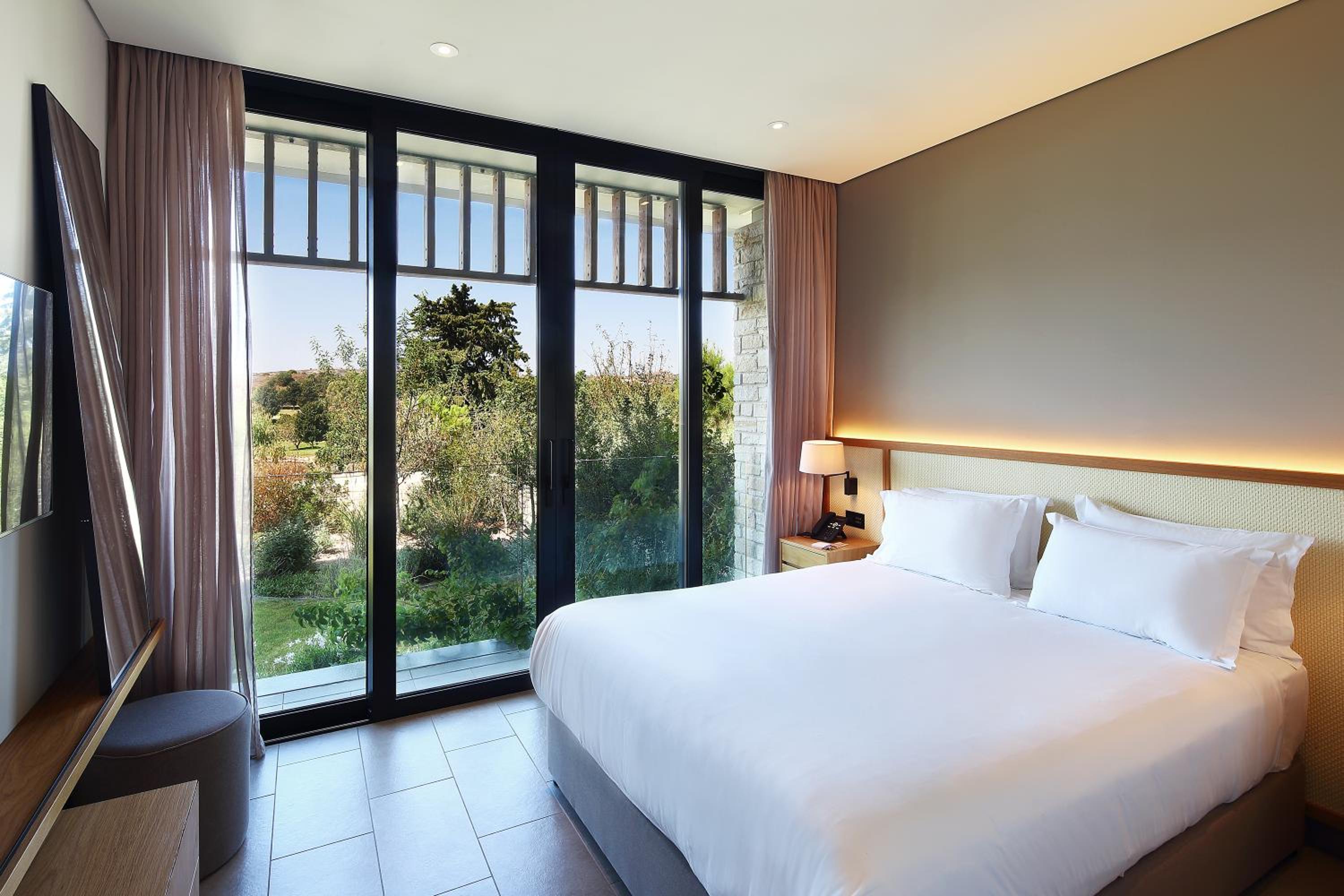 Garden, Spa, Suite