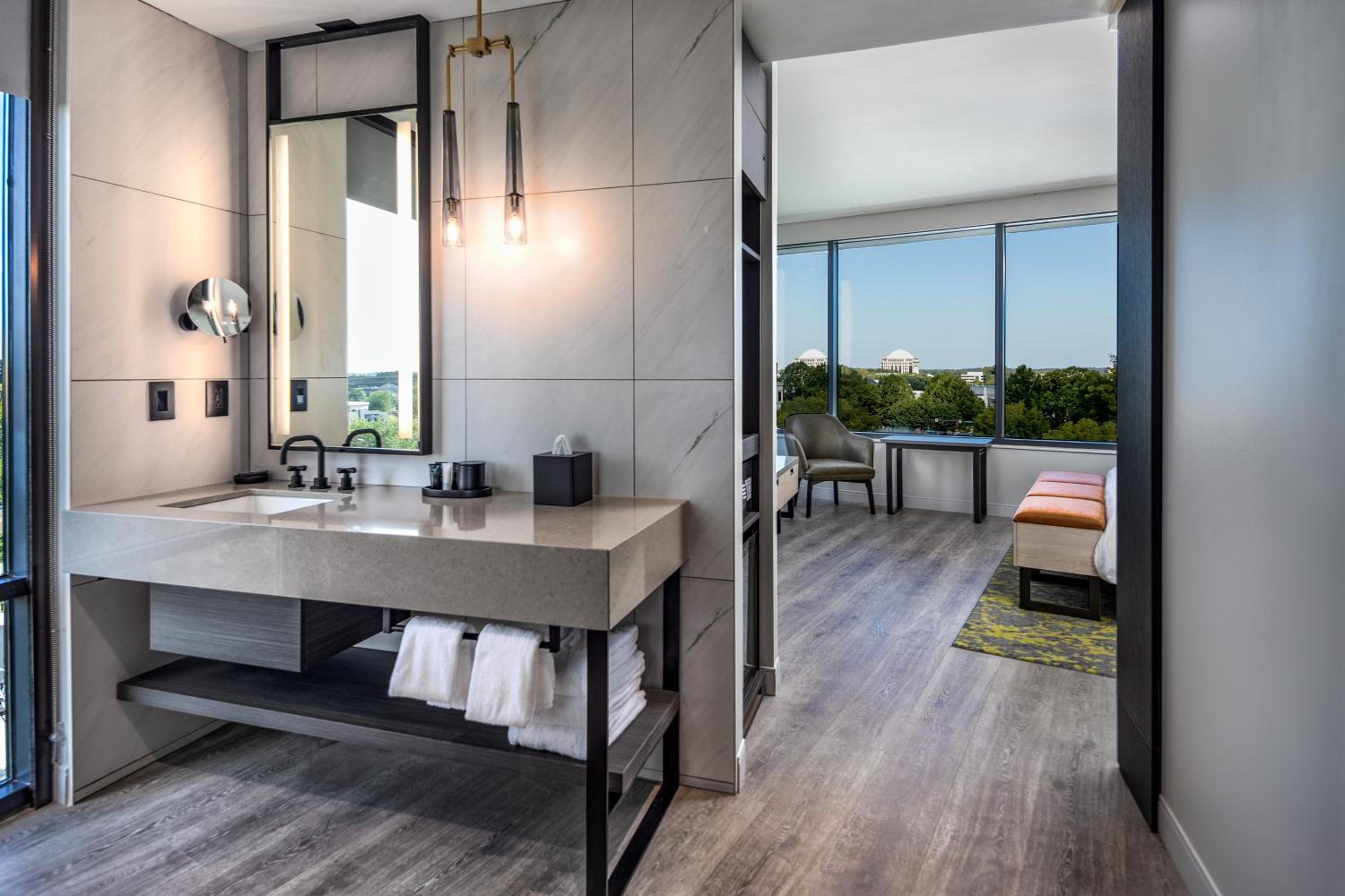 Deluxe King Room, Hyatt Centric Charlotte/Southpark 2/2