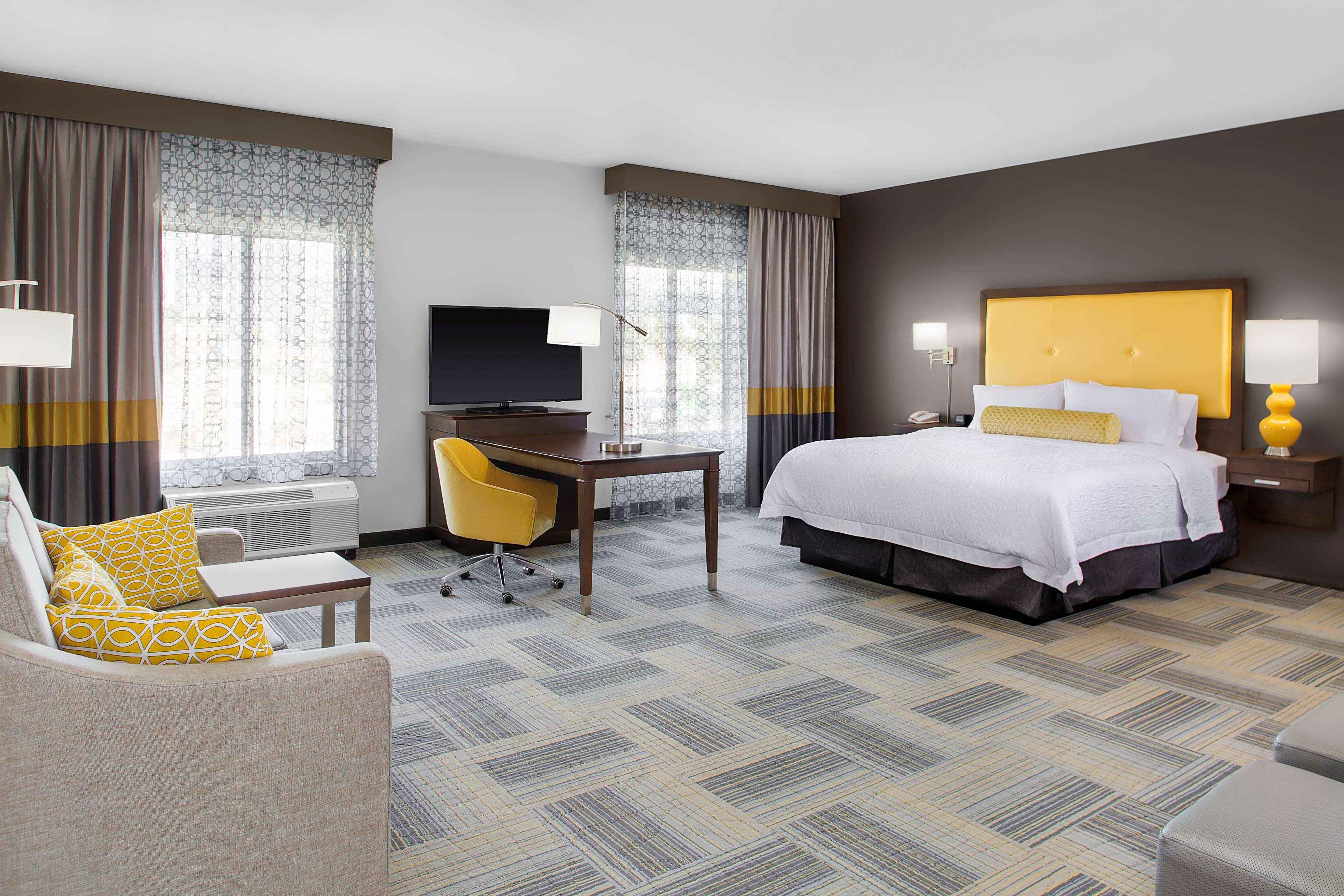 STUDIO, SUITE, KING BED