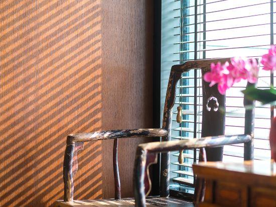 Ruili Hotel 8/40