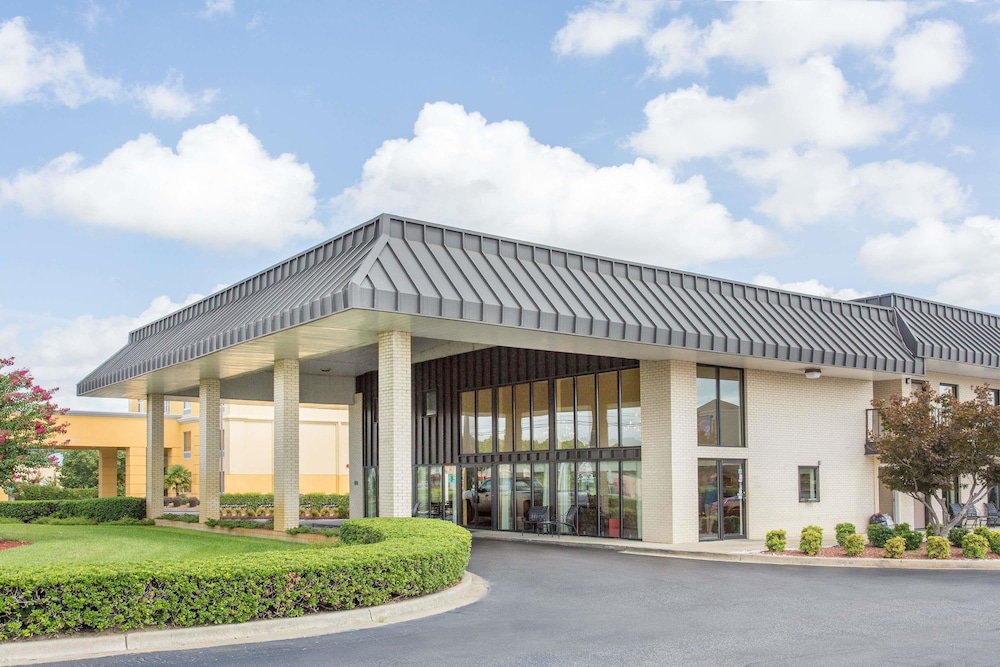 Days Inn by Wyndham Florence/I-95 North 1/42