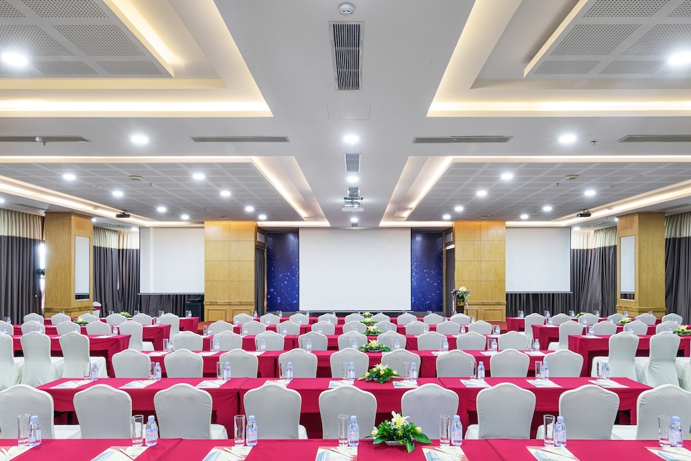 Serene Beach Hotel Danang 61/69