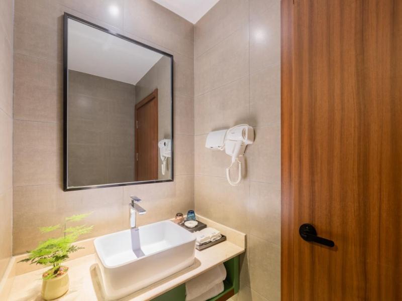Gem Fuyang City Linquan County Jiangziya Plaza Hotel 34/35