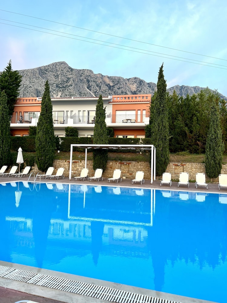 Thalassa Hotel 4/57