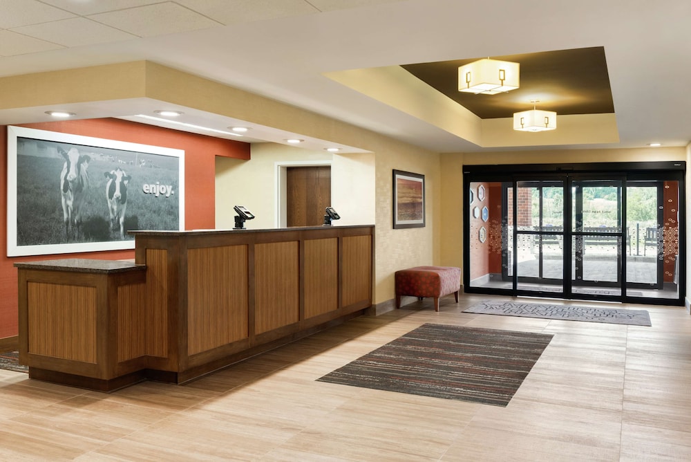 Hampton Inn West Des Moines Lake Drive 8/43