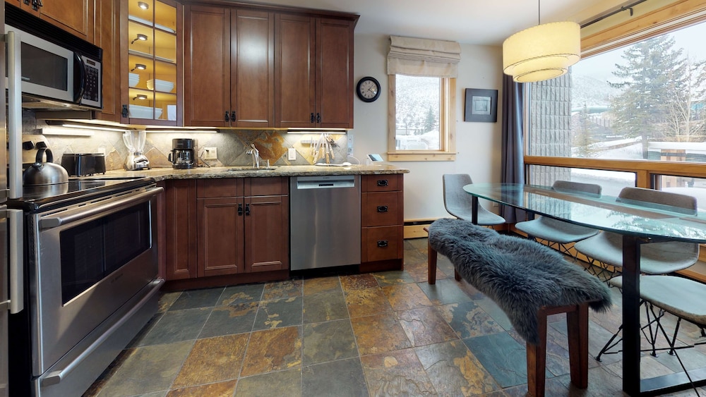 Vail 21 Condominiums 6/60