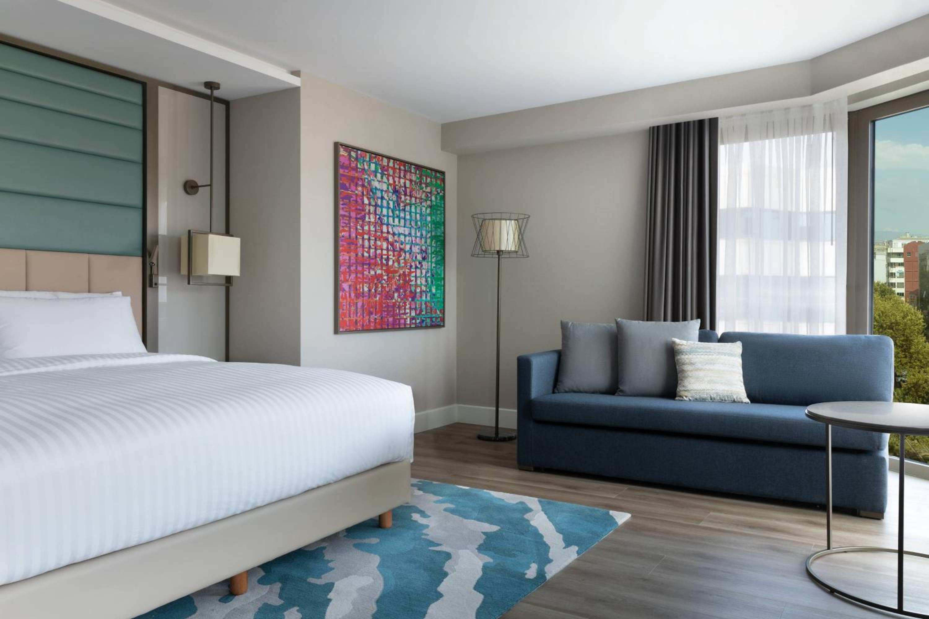 Room, King Bed, City View, Executive Lounge Access, Corner