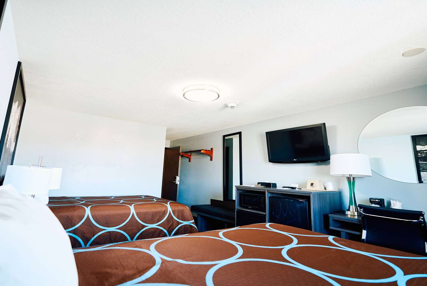 Super 8 by Wyndham Pueblo 28/42
