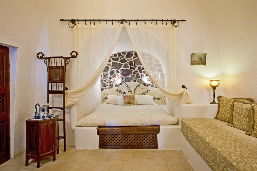 Alexander's Suites 17/68