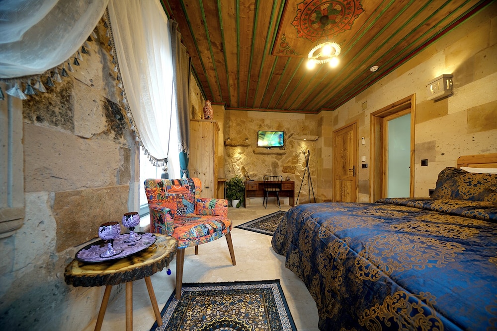 Deluxe, Studio, Suite, King Bed, Jetted Tub, Garden Area