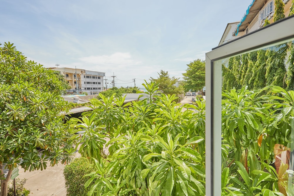 Talay Hotel & Villa 45/50