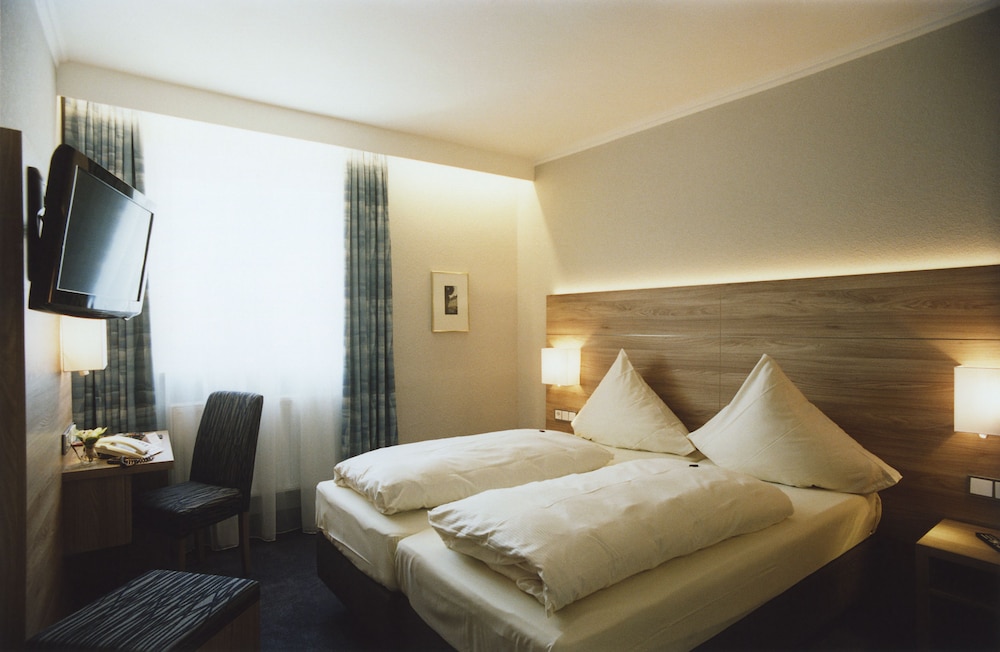 SUPERIOR, DOUBLE OR TWIN BED