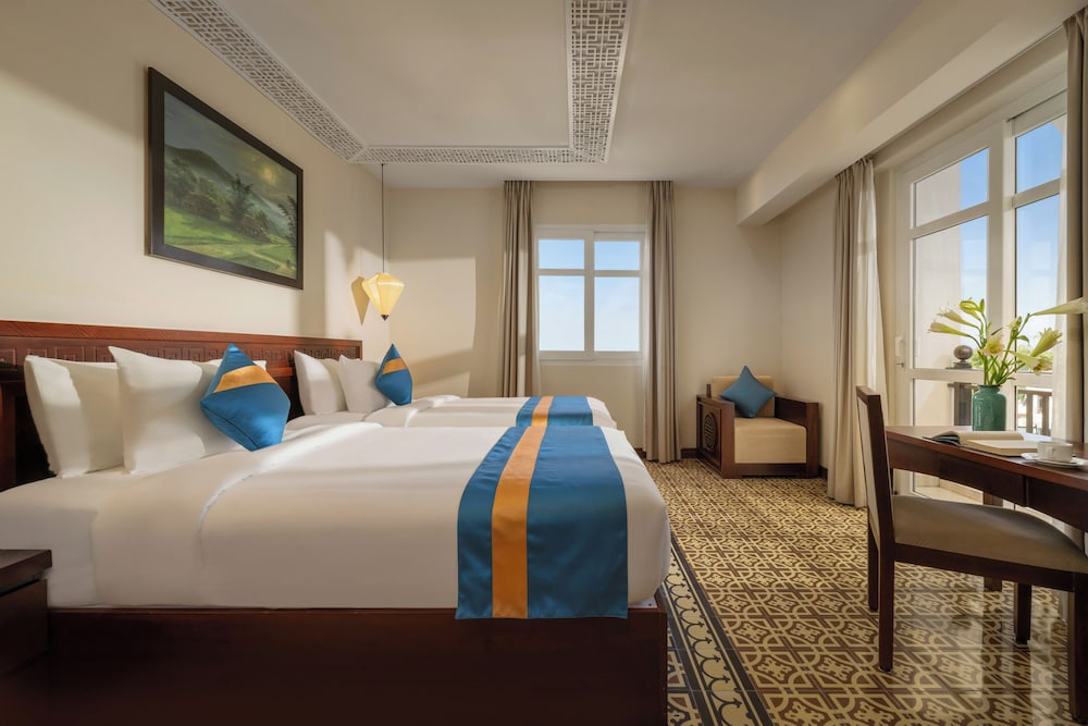 Royal Riverside Hoi An Hotel 24/75