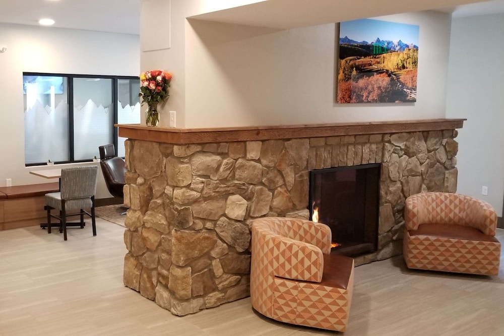 Microtel Inn and Suites by Wyndham Georgetown Lake 44/55