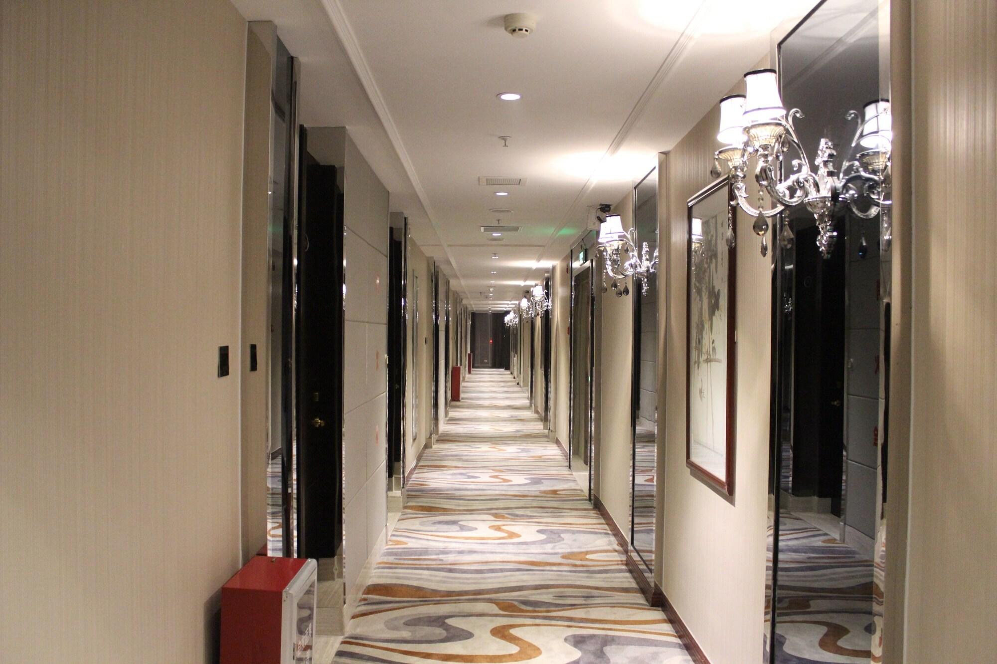 Junfu Hotel 20/24