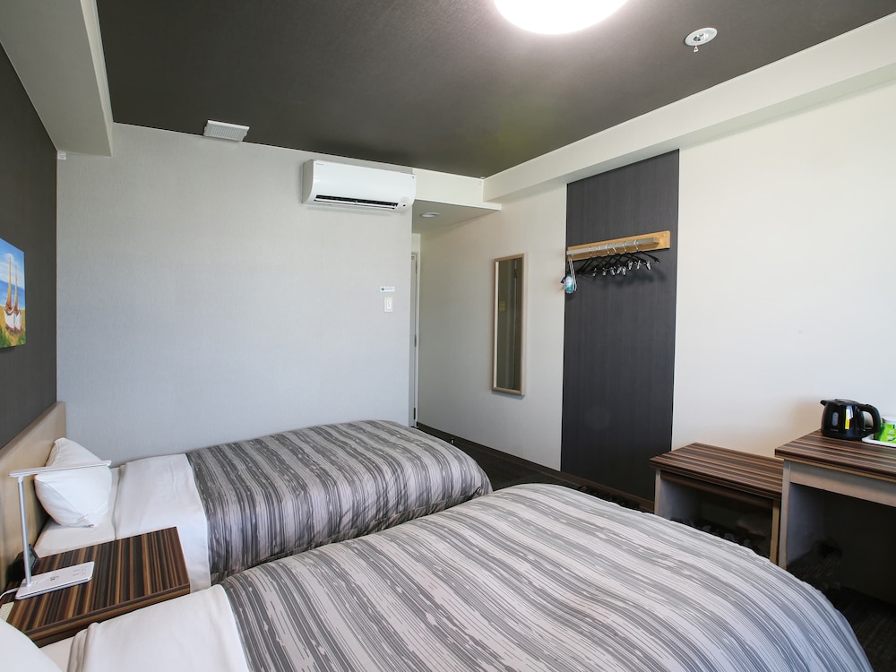 ROOM, TWIN BEDS, SMOKING