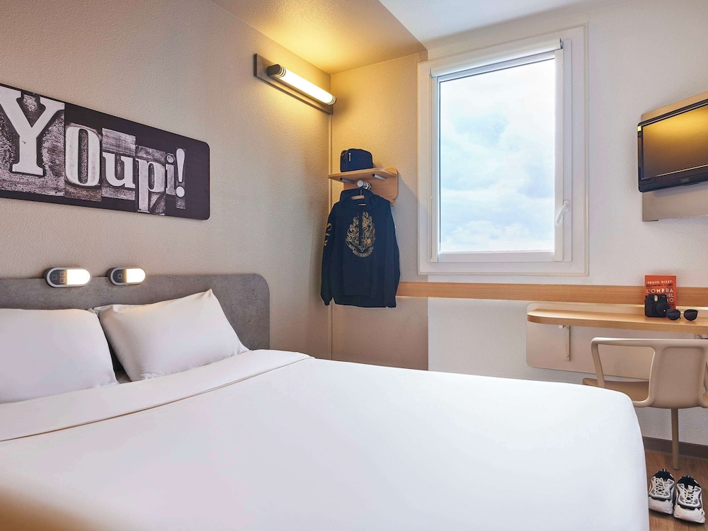 ROOM, DOUBLE BED