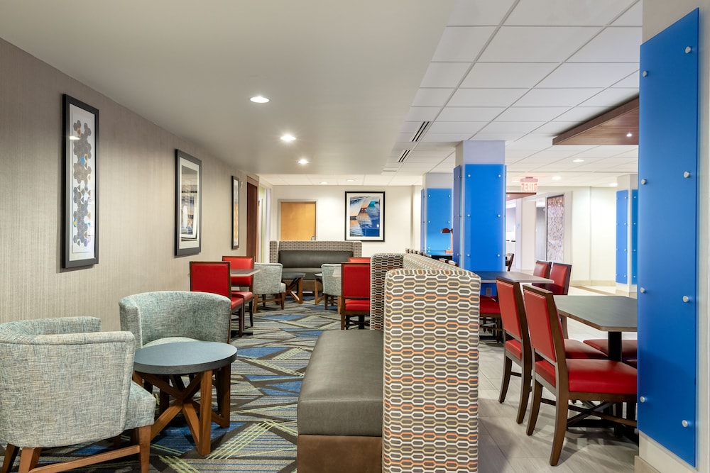 Holiday Inn Express Hotel & Suites Daphne 61/74