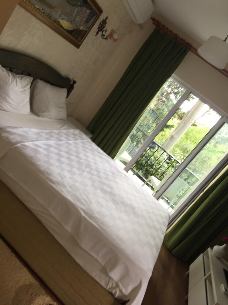 Yesim Suites 3/35