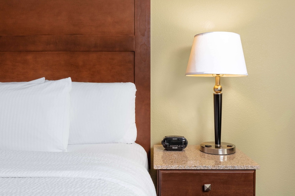 La Quinta Inn & Suites by Wyndham Las Vegas Airport South 20/46
