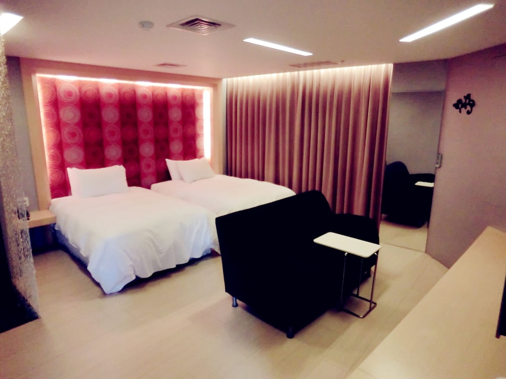 DELUXE, TWIN BEDS