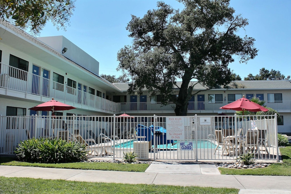 Motel6 Atascadero, CA 7/42