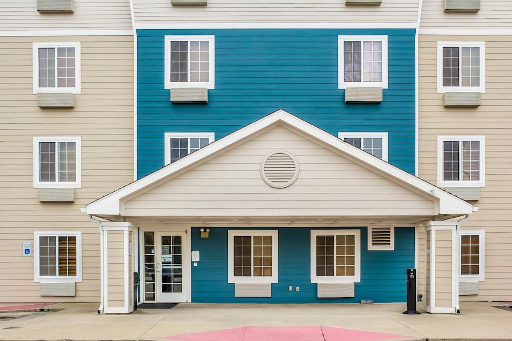 WoodSpring Suites Conroe 2/32