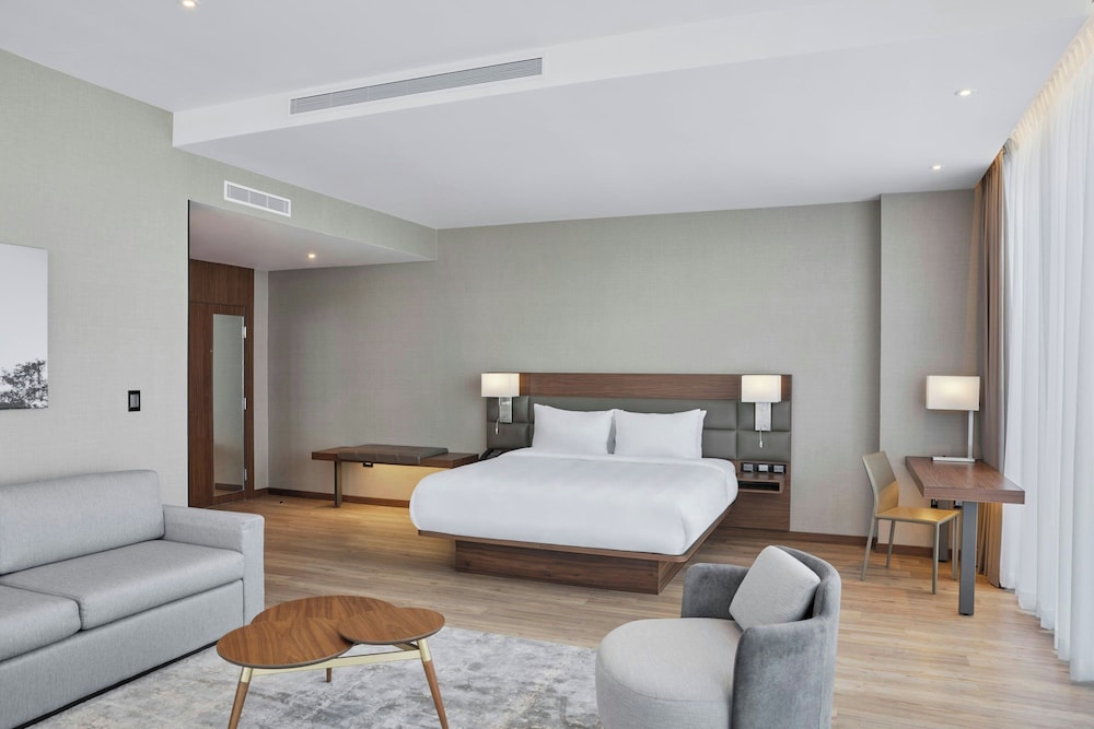 جناح بسرير كينج بإطلالة على المدينة بغرفة نوم واحدة مع أريكة، Ac Hotel By Marriott Saltillo 5/10