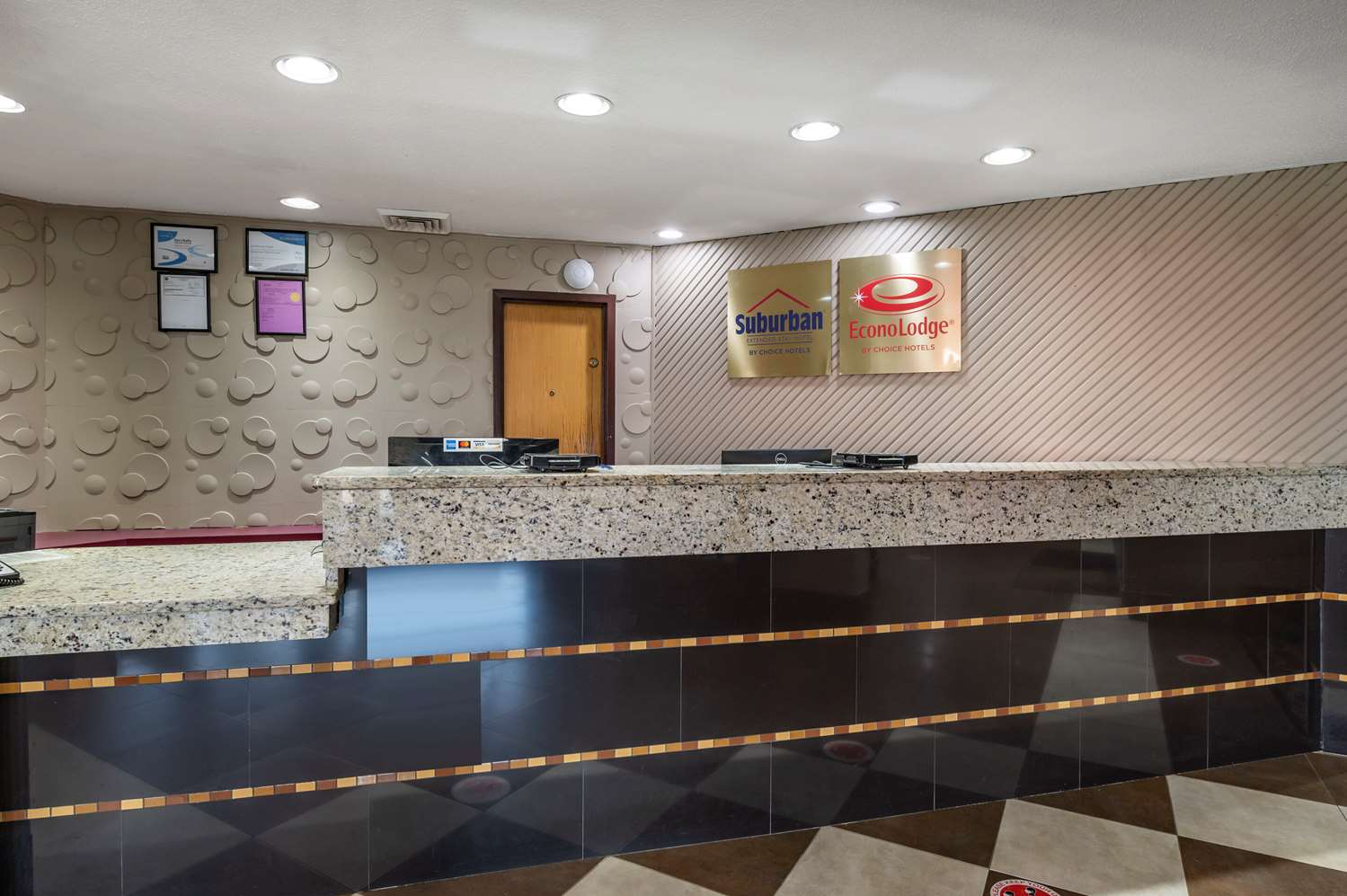 Econo Lodge Lafayette 3/57