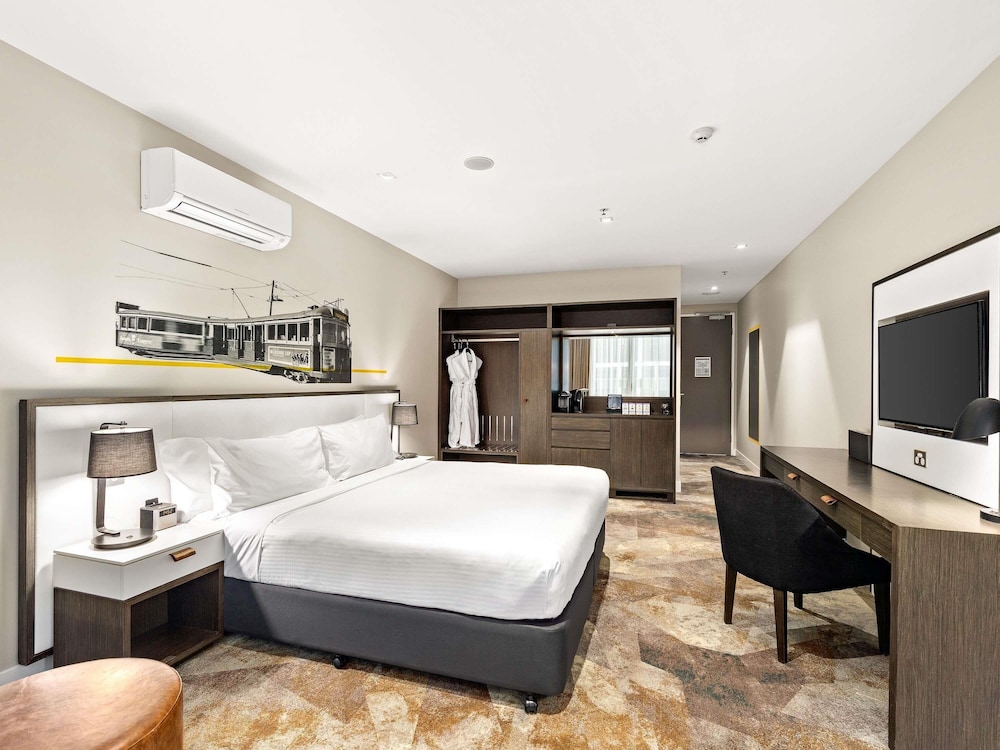 2 BEDROOMS, BALCONY