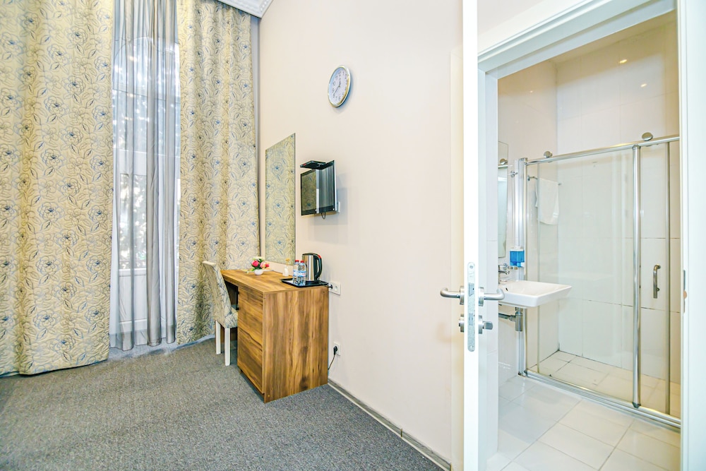 Bristol Hotel Baku 51/51