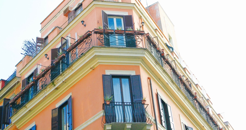Golden Rooms 写真1