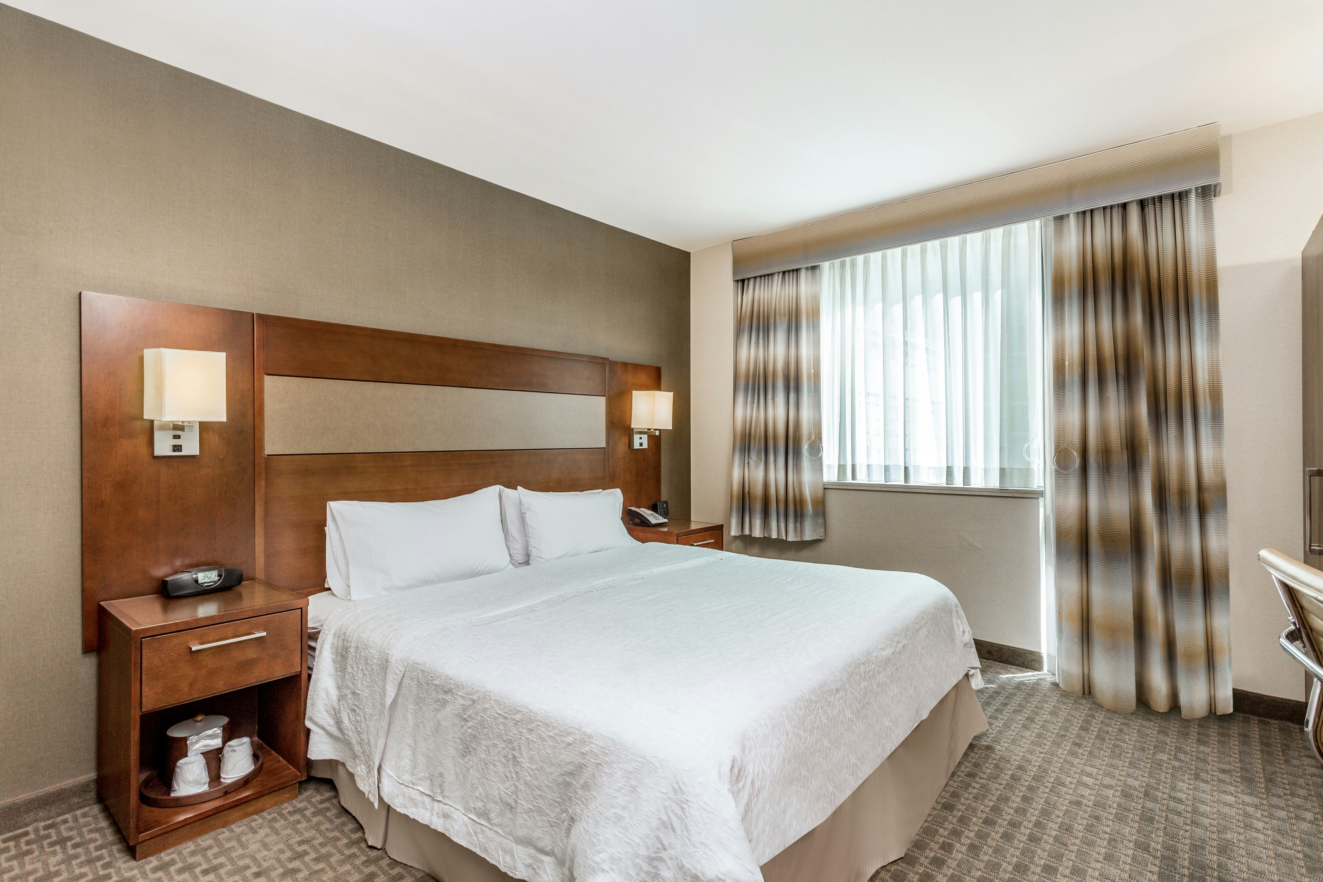 ROOM, KING BED, ACCESSIBLE