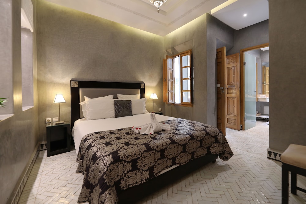 Atlas, King Bed