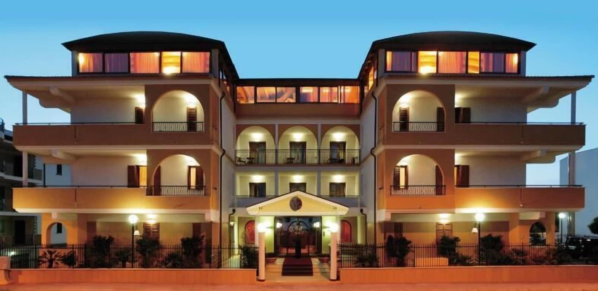 Marc Hotel 2/61