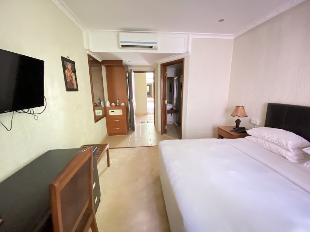 Sangana Lodge 8/50